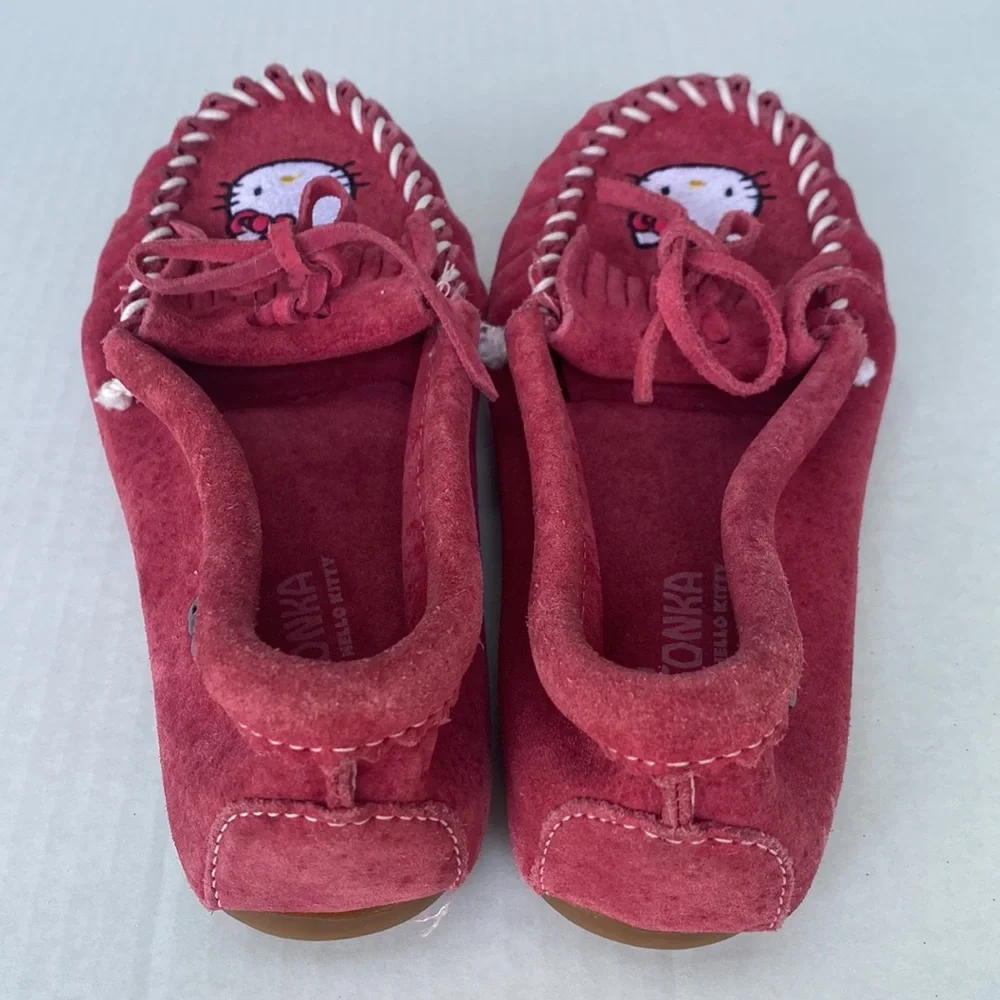 Minnetonka hello kitty moccasins shoes